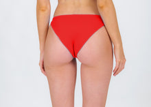 Cargar imagen en el visor de la galería, Model Back: Rio De Sol Bragas Bottom Rouge Essential-Comfy