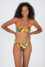 Cargar imagen en el visor de la galería, Model Front: Rio De Sol Sostén Top El-Arco Bralette-Orange
