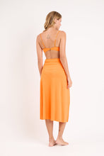 Cargar imagen en el visor de la galería, Model Back: Rio De Sol Falda De Playa Bio-Laranjada Long Skirt Knot
