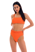 Cargar imagen en el visor de la galería, Model Front: Rio De Sol Sostén Top St-Tpz-Tangerina Reto