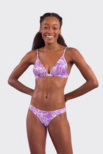 Cargar imagen en el visor de la galería, Model Front: Rio De Sol Bragas Bottom Trail-Purple Essential