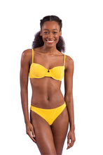 Cargar imagen en el visor de la galería, Model Front: Rio De Sol Bragas Bottom Malibu-Yellow Essential-Comfy