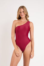 Cargar imagen en el visor de la galería, Model Front: Rio De Sol Una Pieza Touch-Carmim Sienna