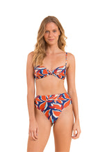 Cargar imagen en el visor de la galería, Model Front: Rio De Sol Sostén Top Leaves Bandeau-Joy