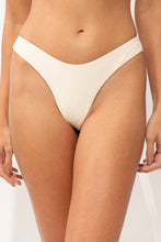 Cargar imagen en el visor de la galería, Gallery: Rio De Sol Bragas Bottom Malibu-Natural Nara