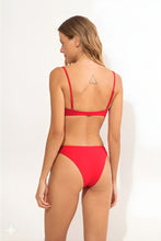 Cargar imagen en el visor de la galería, Model Back: Wednesday In Hawaii By Rio De Sol Sostén Top Hibiscus Shell