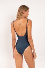 Cargar imagen en el visor de la galería, Model Back: Rio De Sol Una Pieza Shimmer-Shark Hype-Noa