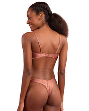 Cargar imagen en el visor de la galería, Image 07: Rio De Sol Conjunto Set Shimmer-Copper Bandeau-Joy Nice-Fio