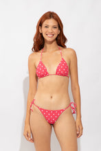 Cargar imagen en el visor de la galería, Model Front: Wednesday In Hawaii By Rio De Sol Sostén Top Kiko-Guava Kauai