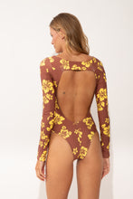 Cargar imagen en el visor de la galería, Model Back: Wednesday In Hawaii By Rio De Sol Una Pieza Pua-Coco-Lilikoi Surf