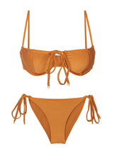 Cargar imagen en el visor de la galería, Product Front: Rio De Sol Conjunto Set Shimmer-Nocciola Balconet-Tie Cheeky-Tie-Gold