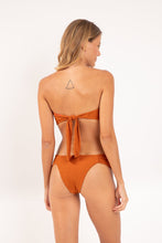 Cargar imagen en el visor de la galería, Model Back: Rio De Sol Conjunto Set Ferrugo Mavi Baobi