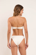 Cargar imagen en el visor de la galería, Model Back: Rio De Sol Bragas Bottom Sand-Chantilly Essential-Comfy