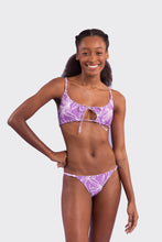 Cargar imagen en el visor de la galería, Model Front: Rio De Sol Bragas Bottom Trail-Purple Ipanema
