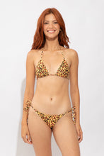 Cargar imagen en el visor de la galería, Model Front: Rio De Sol Bragas Bottom Yellow-Feline Lacinho