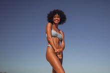 Cargar imagen en el visor de la galería, Image 14: Rio De Sol Sostén Top Drift-Cianita Sara