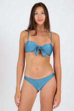 Cargar imagen en el visor de la galería, Model Front: Rio De Sol Conjunto Set Shimmer-Baltic-Sea Bandeau-Knot Nice-Fio