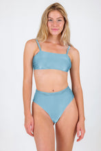 Cargar imagen en el visor de la galería, Model Front: Rio De Sol Conjunto Set Mirante Bandeau-Reto Hotpants