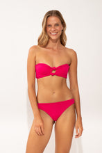 Cargar imagen en el visor de la galería, Model Front: Wednesday In Hawaii By Rio De Sol Sostén Top Guava Lani