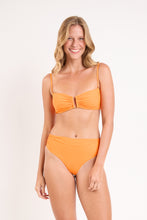 Cargar imagen en el visor de la galería, Model Front: Rio De Sol Bragas Bottom Bio-Laranjada Amy