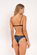 Cargar imagen en el visor de la galería, Model Back: Rio De Sol Conjunto Set Shimmer-Shark Balconet-Tie Cheeky-Tie-Gold