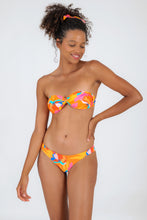 Cargar imagen en el visor de la galería, Model Front: Rio De Sol Bragas Bottom Orange-Bloom Nice