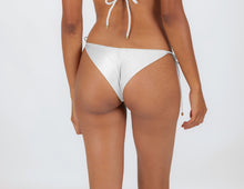 Cargar imagen en el visor de la galería, Image 06: Rio De Sol Bragas Bottom Shimmer-White Cheeky-Rope