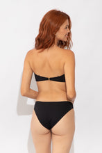 Cargar imagen en el visor de la galería, Model Back: Rio De Sol Bragas Bottom Solar-Black Essential-Comfy