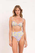 Cargar imagen en el visor de la galería, Model Front: Rio De Sol Conjunto Set Glow Bandeau-Joy Hotpants
