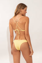 Cargar imagen en el visor de la galería, Model Back: Rio De Sol Sostén Top Drift-Butterglow Juliette-Tie