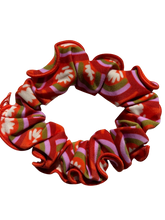 Cargar imagen en el visor de la galería, Product Front: Rio De Sol Accesorios Para El Cabello Floral-Scales Scrunchie