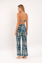 Cargar imagen en el visor de la galería, Model Back: Rio De Sol Pantalones De Playa Azule Murana Pants