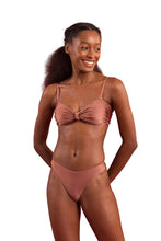 Cargar imagen en el visor de la galería, Model Front: Rio De Sol Conjunto Set Shimmer-Copper Bandeau-Joy Nice-Fio