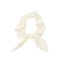 Cargar imagen en el visor de la galería, Product Front: Rio De Sol Accesorios Para El Cabello Off-White Scrunchie