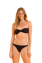 Cargar imagen en el visor de la galería, Model Front: Rio De Sol Bragas Bottom Bora-Black Leblon