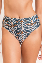 Cargar imagen en el visor de la galería, Gallery: Rio De Sol Bragas Bottom Ikat Hotpants