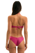 Cargar imagen en el visor de la galería, Model Back: Rio De Sol Sostén Top Cloque Lichia Bandeau