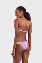Cargar imagen en el visor de la galería, Model Back: Rio De Sol Bragas Bottom Trail-Purple Essential