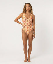 Cargar imagen en el visor de la galería, Model Front: Rio De Sol Una Pieza Mosaico Zoe