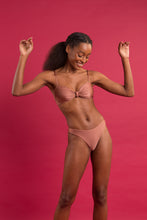 Cargar imagen en el visor de la galería, Image 09: Rio De Sol Conjunto Set Shimmer-Copper Bandeau-Joy Nice-Fio