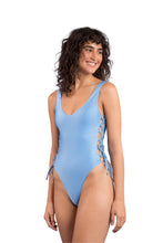 Cargar imagen en el visor de la galería, Model Front: Rio De Sol Una Pieza Shimmer-Baltic-Sea Zoe