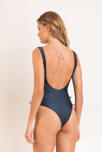 Cargar imagen en el visor de la galería, Model Back: Rio De Sol Una Pieza Shark Zoe