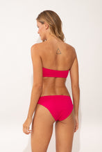 Cargar imagen en el visor de la galería, Model Back: Wednesday In Hawaii By Rio De Sol Sostén Top Guava Lani