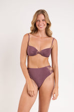 Cargar imagen en el visor de la galería, Model Front: Rio De Sol Conjunto Set Malibu-Ebano Bandeau-Iris Highwaist-Spin-Iris