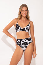 Cargar imagen en el visor de la galería, Image 05: Rio De Sol Bragas Bottom Poppy Hotpants