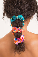 Cargar imagen en el visor de la galería, Image 05: Rio De Sol Accesorios Para El Cabello Love-Trip Scrunchie