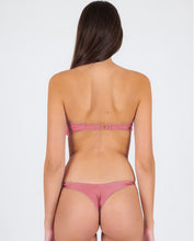 Cargar imagen en el visor de la galería, Image 06: Rio De Sol Conjunto Set Shimmer-Confetti Bandeau-Knot Nice-Fio