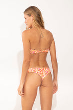 Cargar imagen en el visor de la galería, Model Back: Rio De Sol Sostén Top Ditsy-Butter Sara