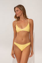 Cargar imagen en el visor de la galería, Model Front: Wednesday In Hawaii By Rio De Sol Conjunto Set Kiko-Lilikoi Hana Sunset