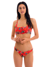 Cargar imagen en el visor de la galería, Model Front: Rio De Sol Bragas Bottom Wildflowers Lisboa